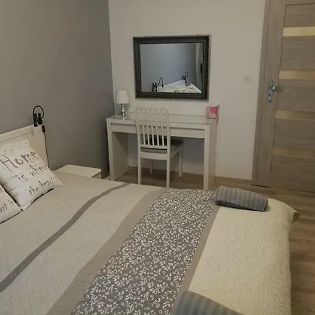 Apartment Szafarnia/sw Barbary 12 *