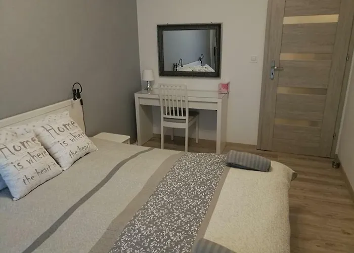 Apartment Szafarnia/sw Barbary 12 *